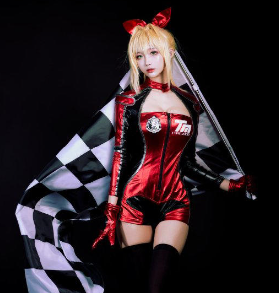 韩国资深Coser Ru_a09惊艳重现《NIKKE：胜利女神》罗珊娜，引爆网络热潮