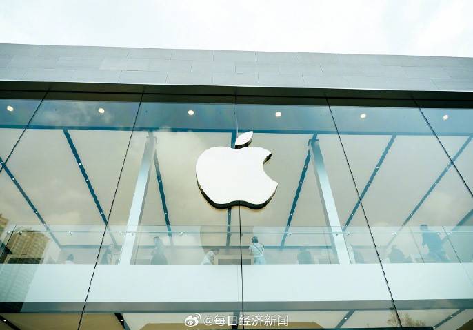 苹果四折叠手机专利曝光，中国企业已抢先布局同类技术